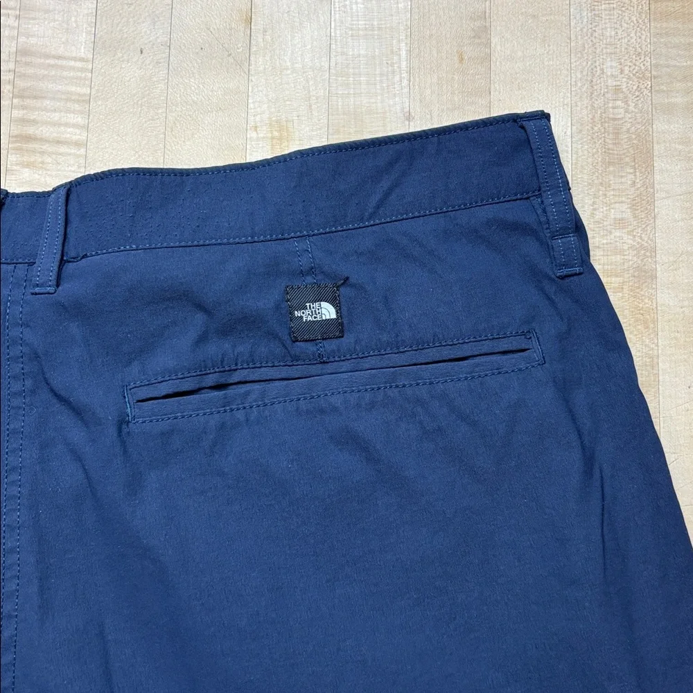 The North‎ Face Shorts Men's Size 40 Blue Active Outdoor Hiking